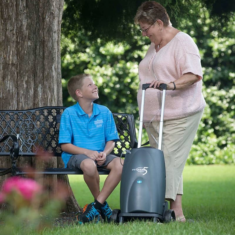 Eclipse™ 5 con caddy, concentratore di ossigeno