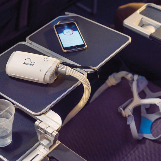 ResMed AirMini™ | CPAP automatique pour les voyages et les déplacements professionnels